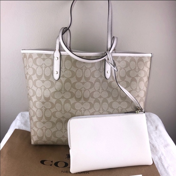 Coach Signature Reversible Large Tote NY City Bag - Picture 3 of 8